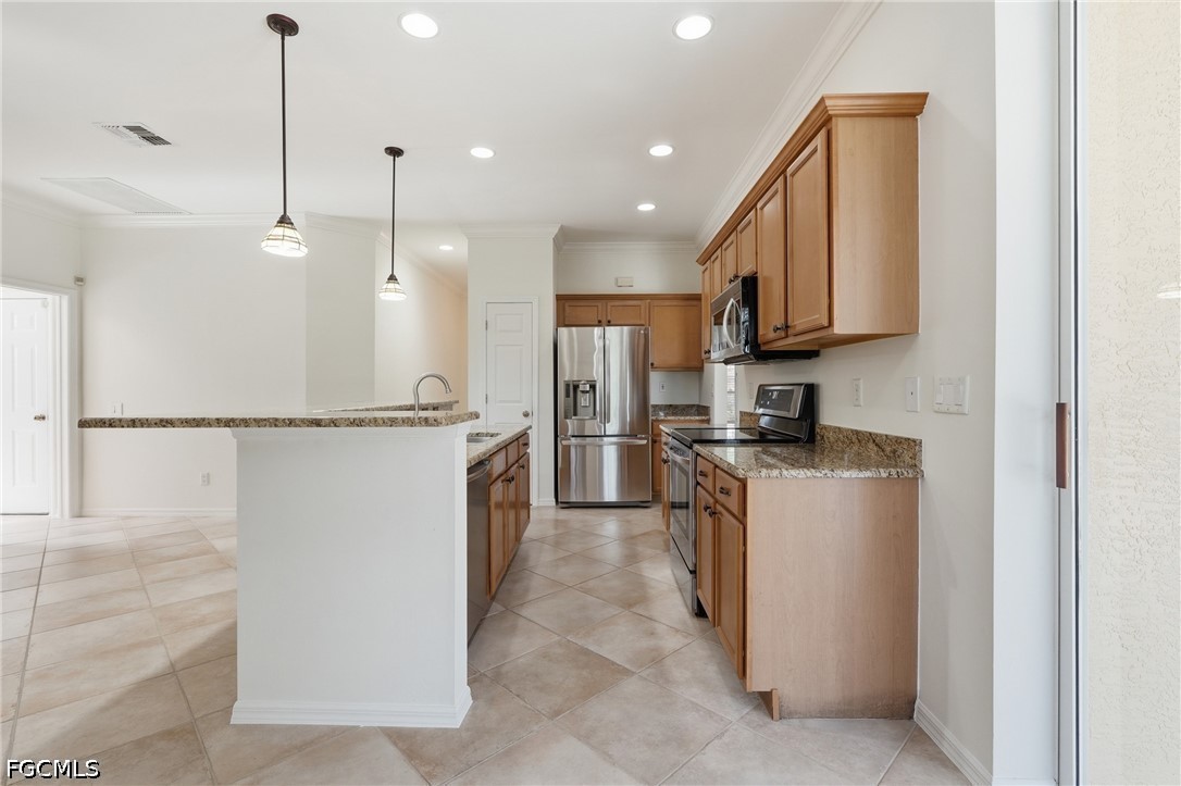 4 Bed Pool Home for Sale in Pinewood Lakes, photo 12