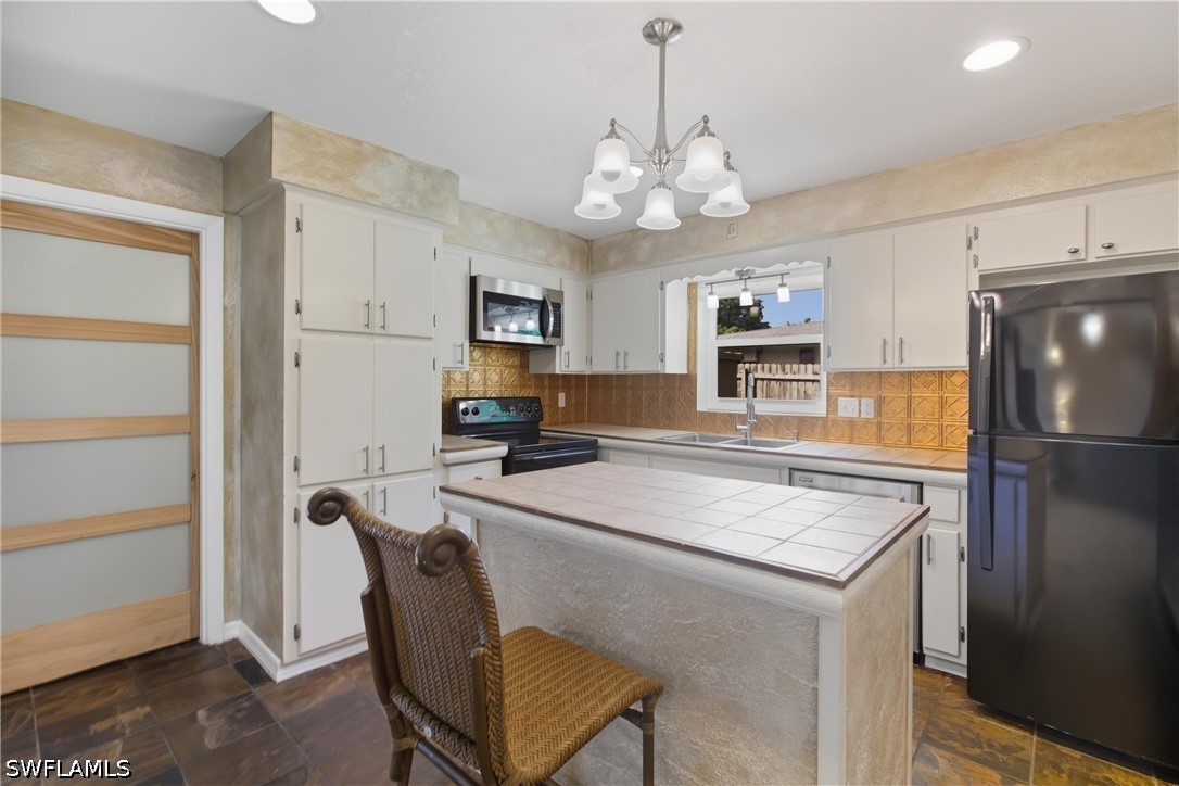 3 Bed SingleFamilyResidence for Sale in Seminole Estates, photo 12