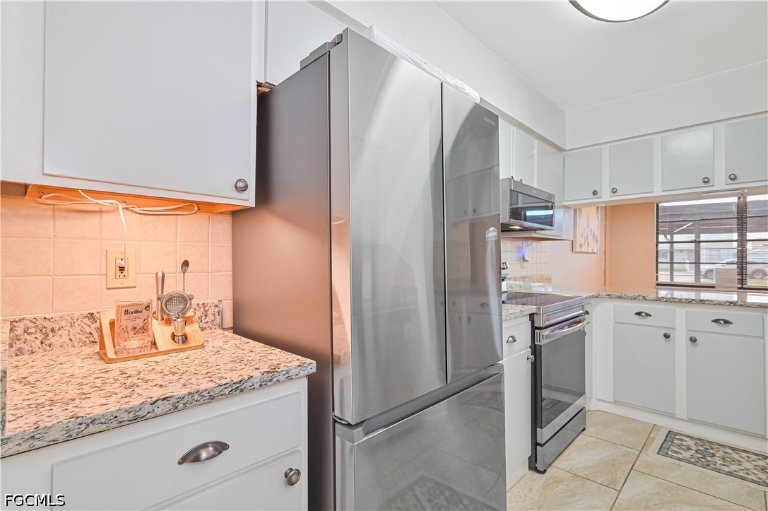 2 Bed Waterfront Home for Sale in Cape Coral, photo 12