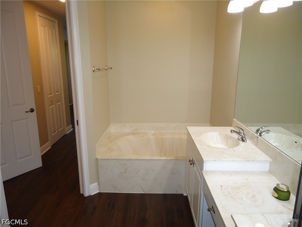 3 Bed Waterfront Home for Sale in Fort Myers, photo 12