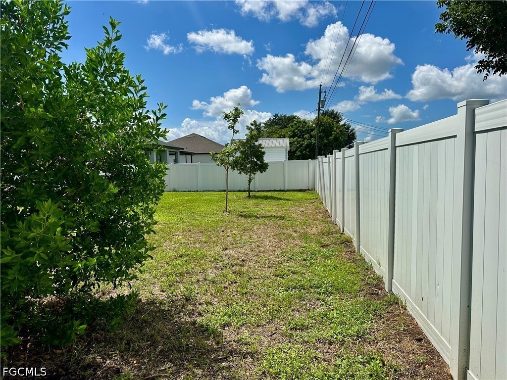 4 Bed SingleFamilyResidence for Sale in Cape Coral, photo 12