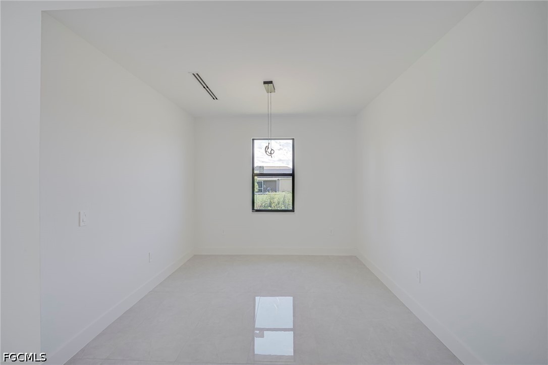 3 Bed SingleFamilyResidence for Sale in Lehigh Acres, photo 12