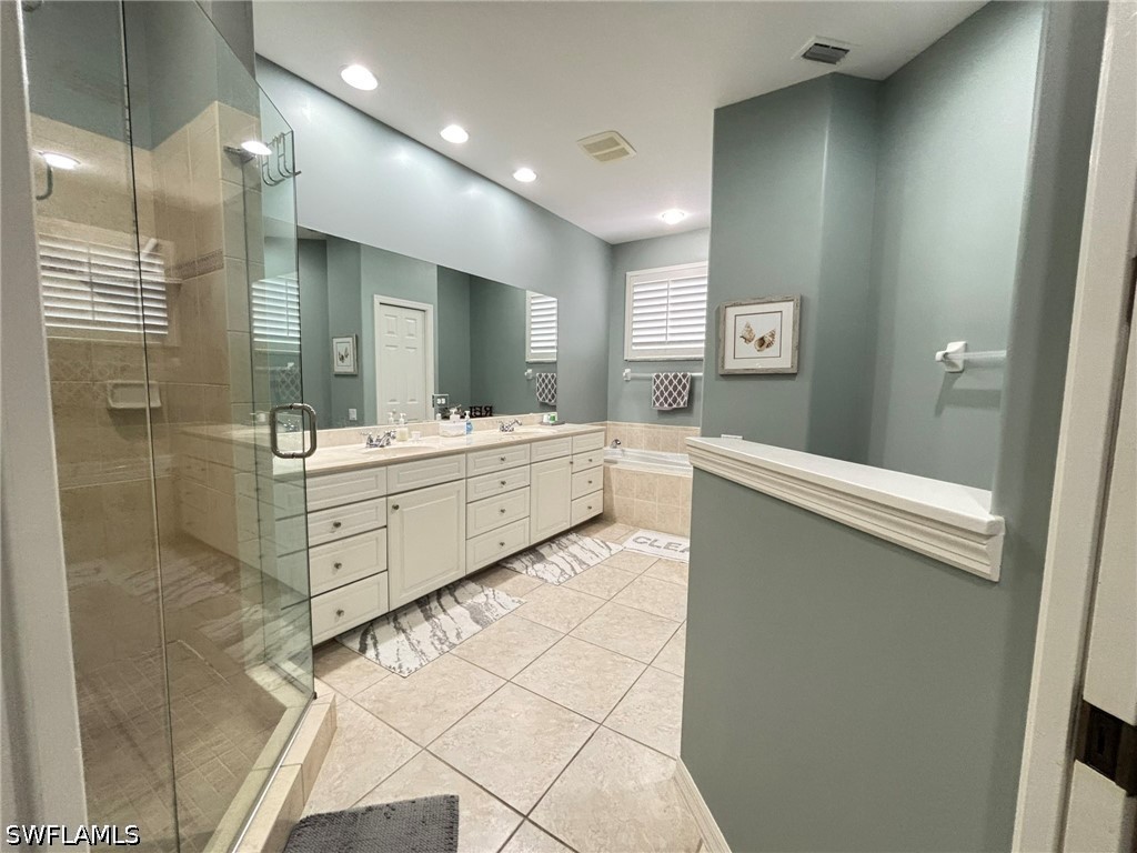 2 Bed Pool Home for Sale in Naples, photo 12