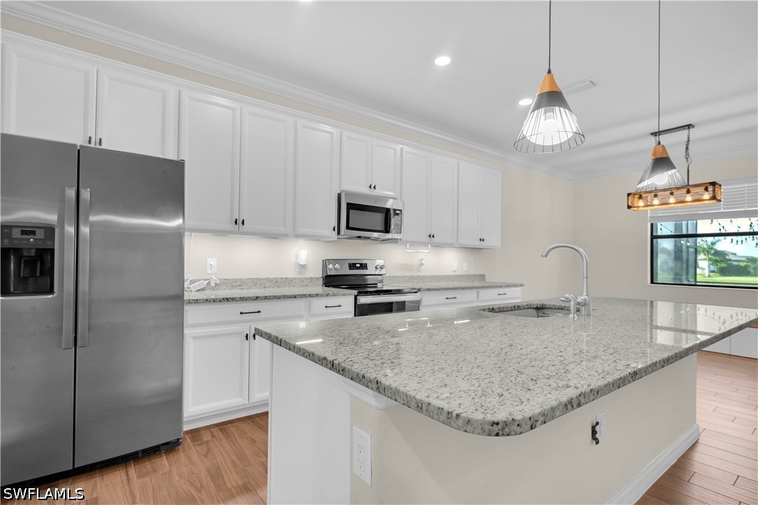 5 Bed SingleFamilyResidence for Sale in Fort Myers, photo 12