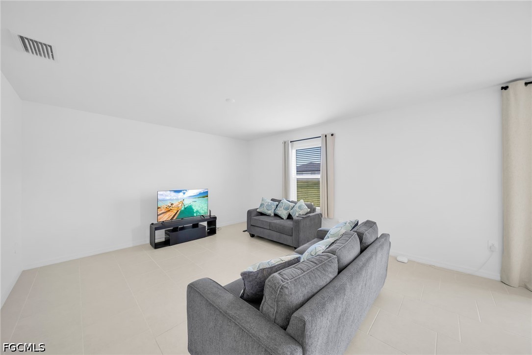 5 Bed SingleFamilyResidence for Sale in Crane Landing, photo 12