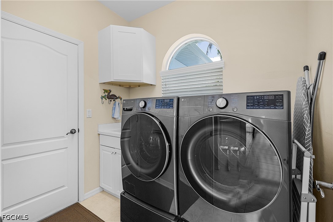 3 Bed Pool Home for Sale in Cape Coral, photo 12
