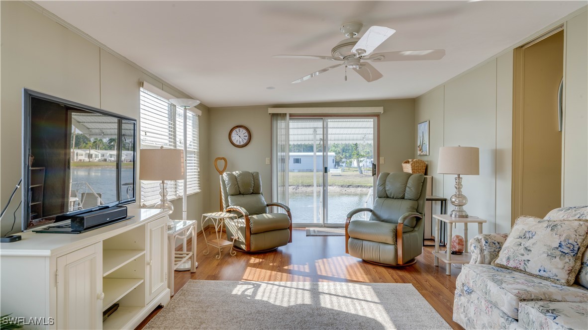 1 Bed Waterfront Home for Sale in North Fort Myers, photo 13