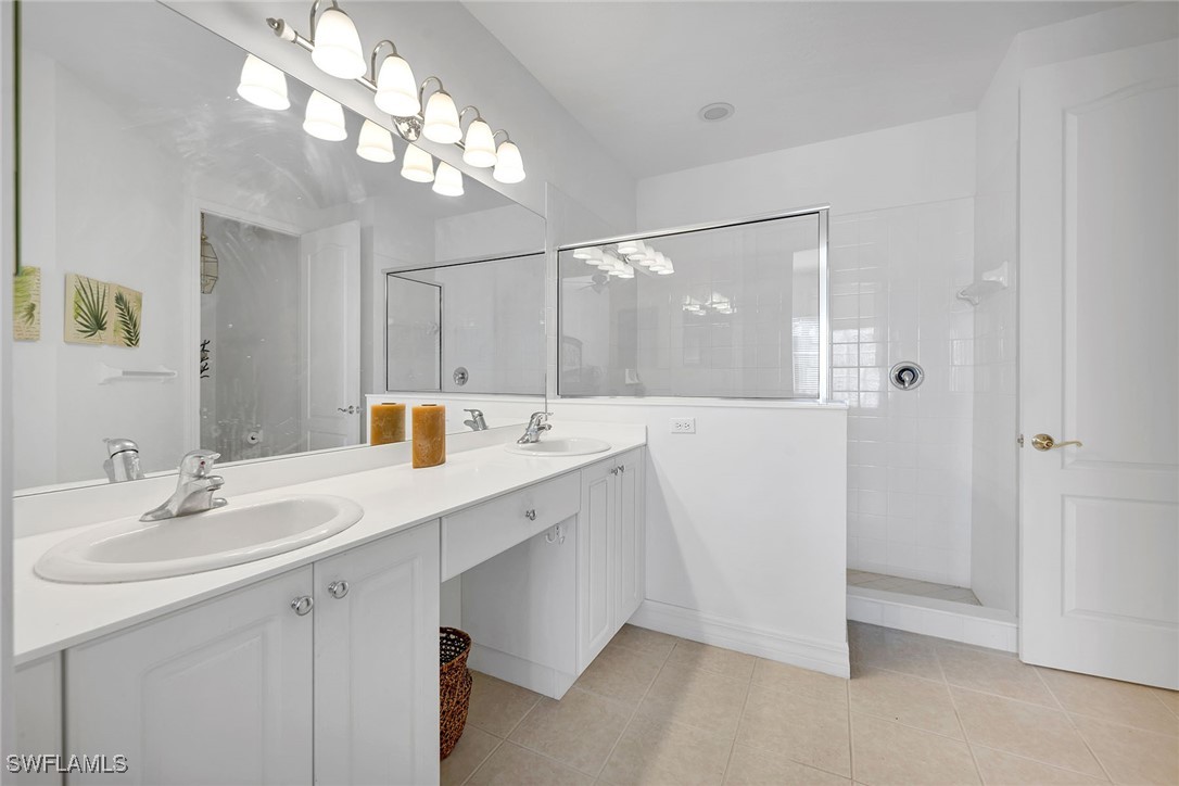 3 Bed Waterfront Home for Sale in Fort Myers, photo 13