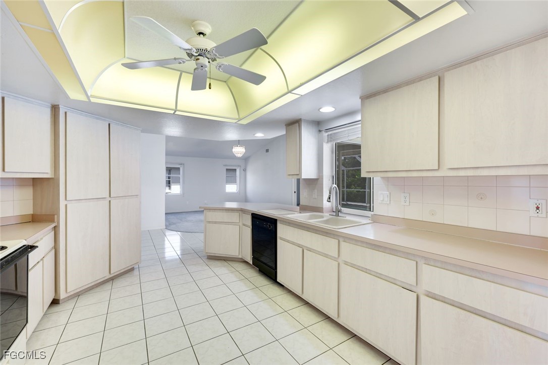 3 Bed Pool Home for Sale in San Carlos Park, photo 13