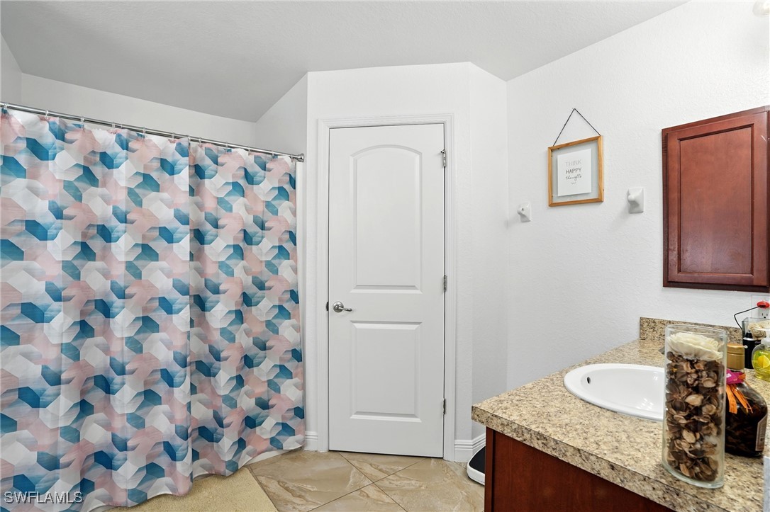 4 Bed SingleFamilyResidence for Sale in Lehigh Acres, photo 13