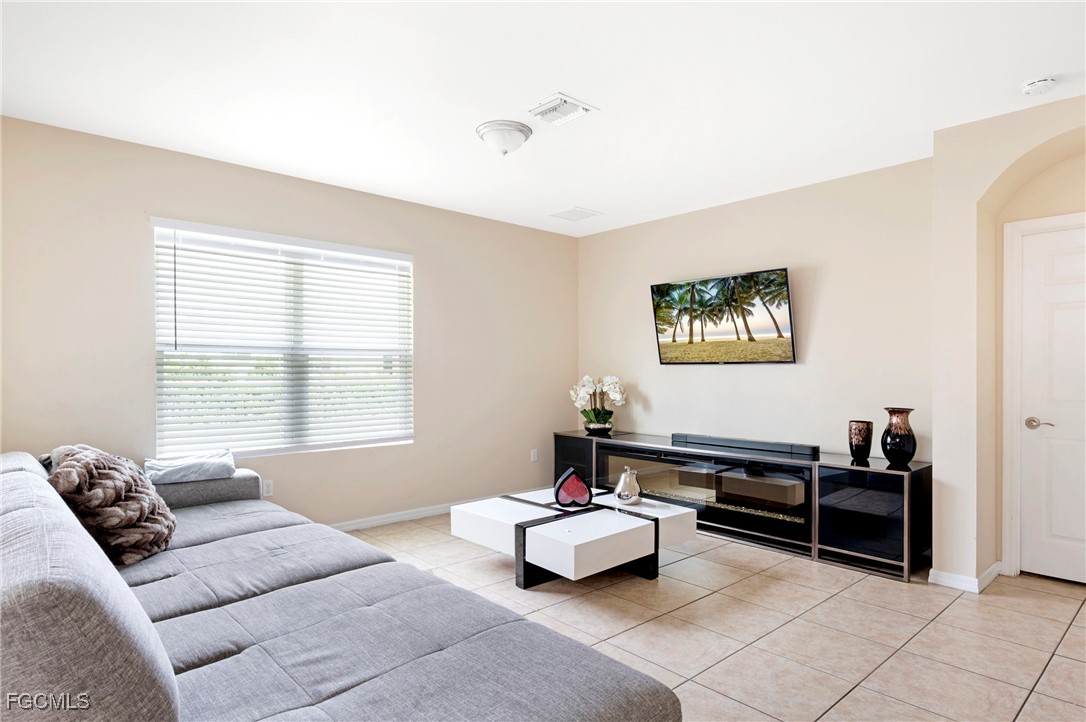 4 Bed SingleFamilyResidence for Sale in Cape Coral, photo 13