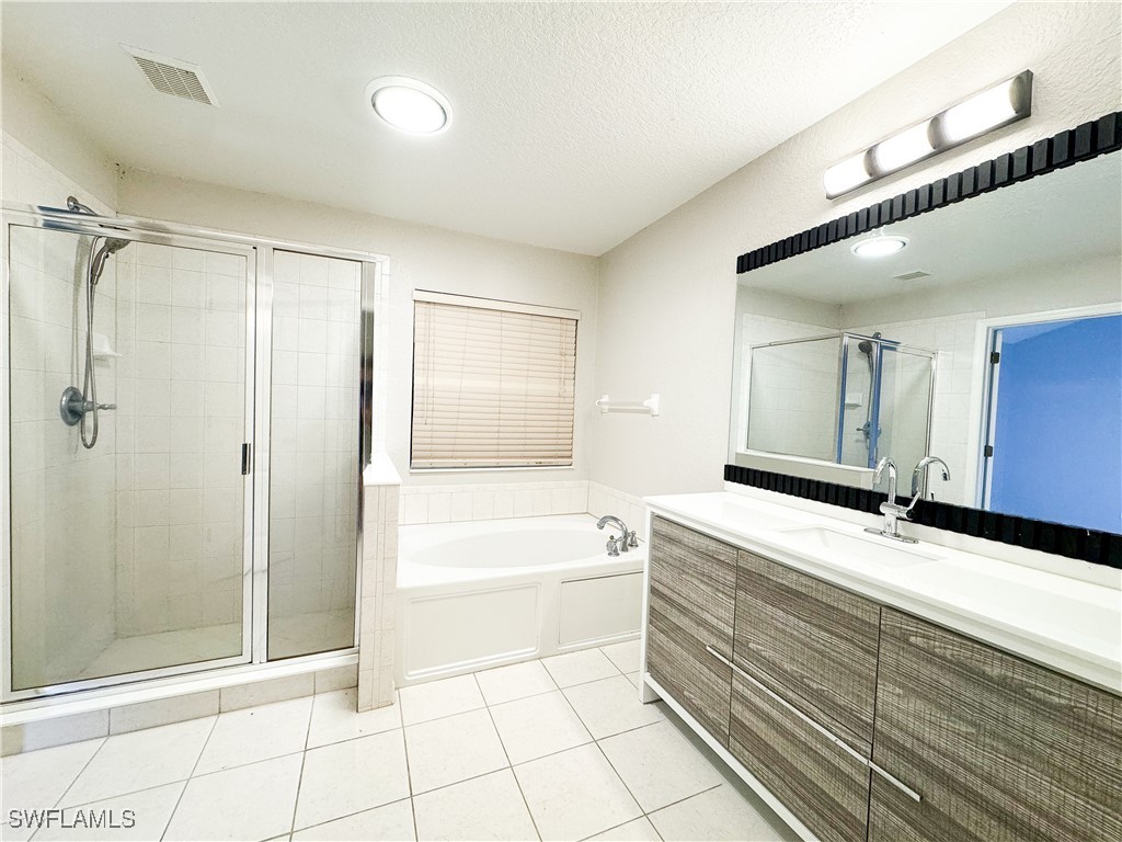 3 Bed SingleFamilyResidence for Sale in Cape Coral, photo 13