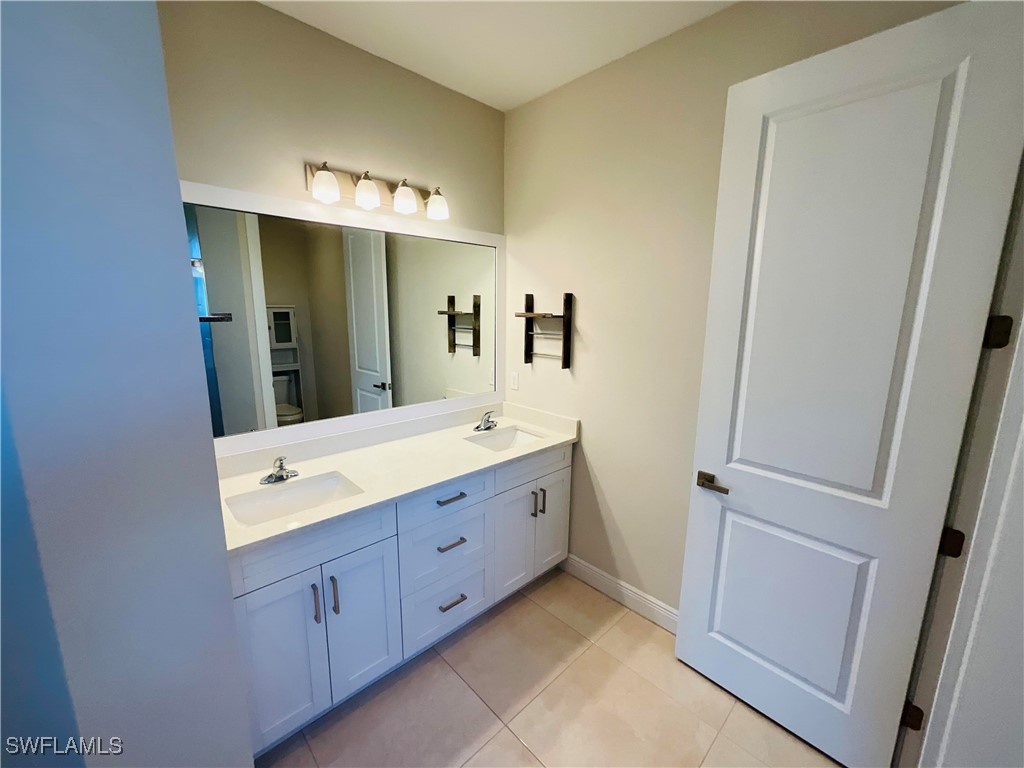3 Bed SingleFamilyResidence for Sale in Naples, photo 13
