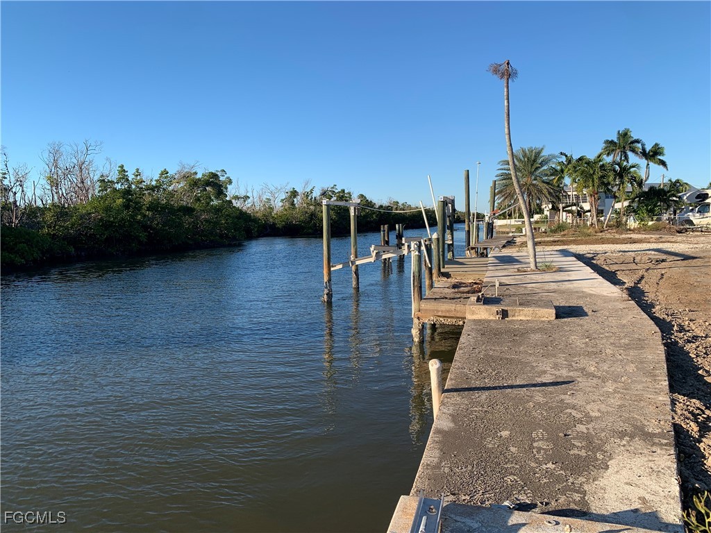 Waterfront Home for Sale in Trailerhaven, photo 13