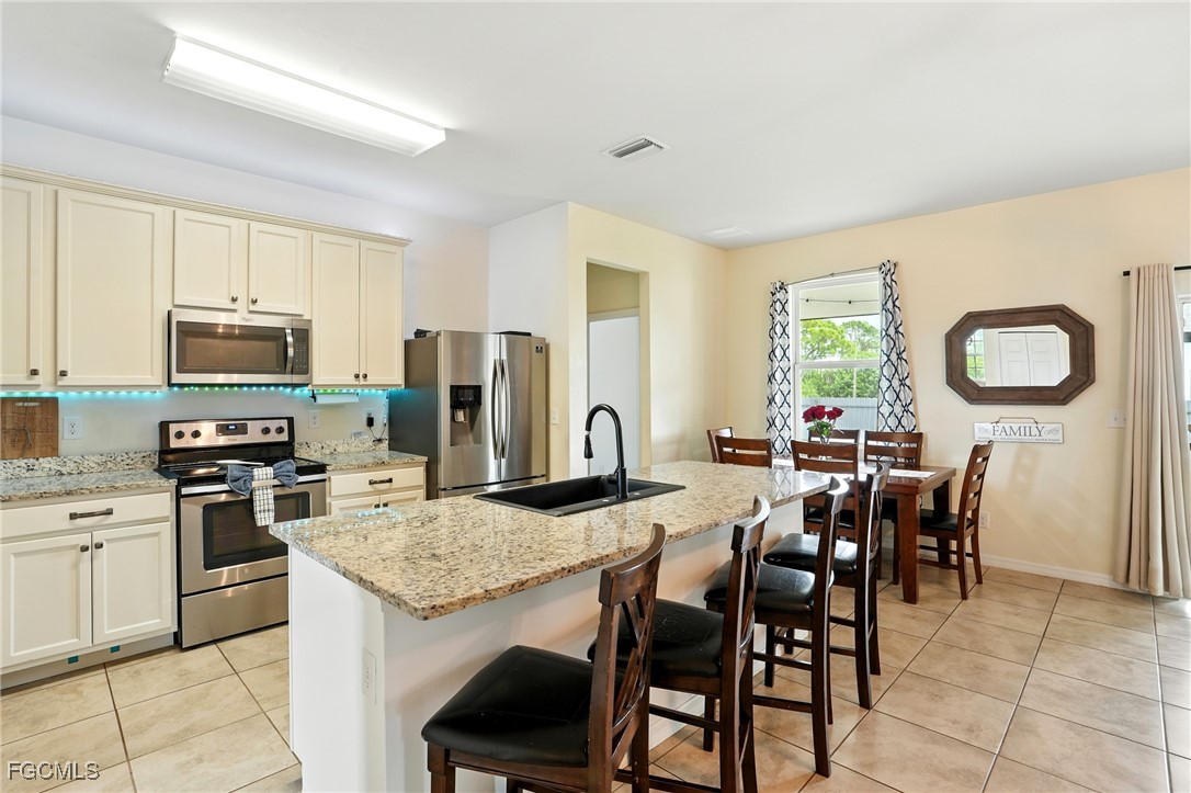 4 Bed SingleFamilyResidence for Sale in Cape Coral, photo 13