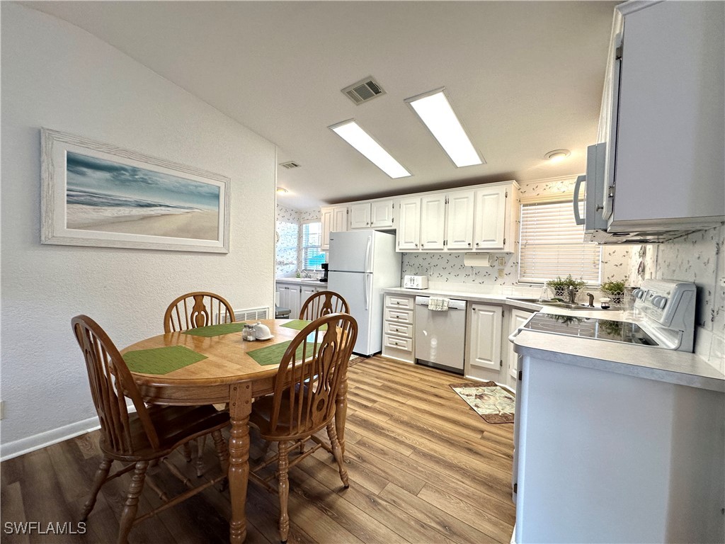 2 Bed ManufacturedHome for Sale in Estero, photo 13
