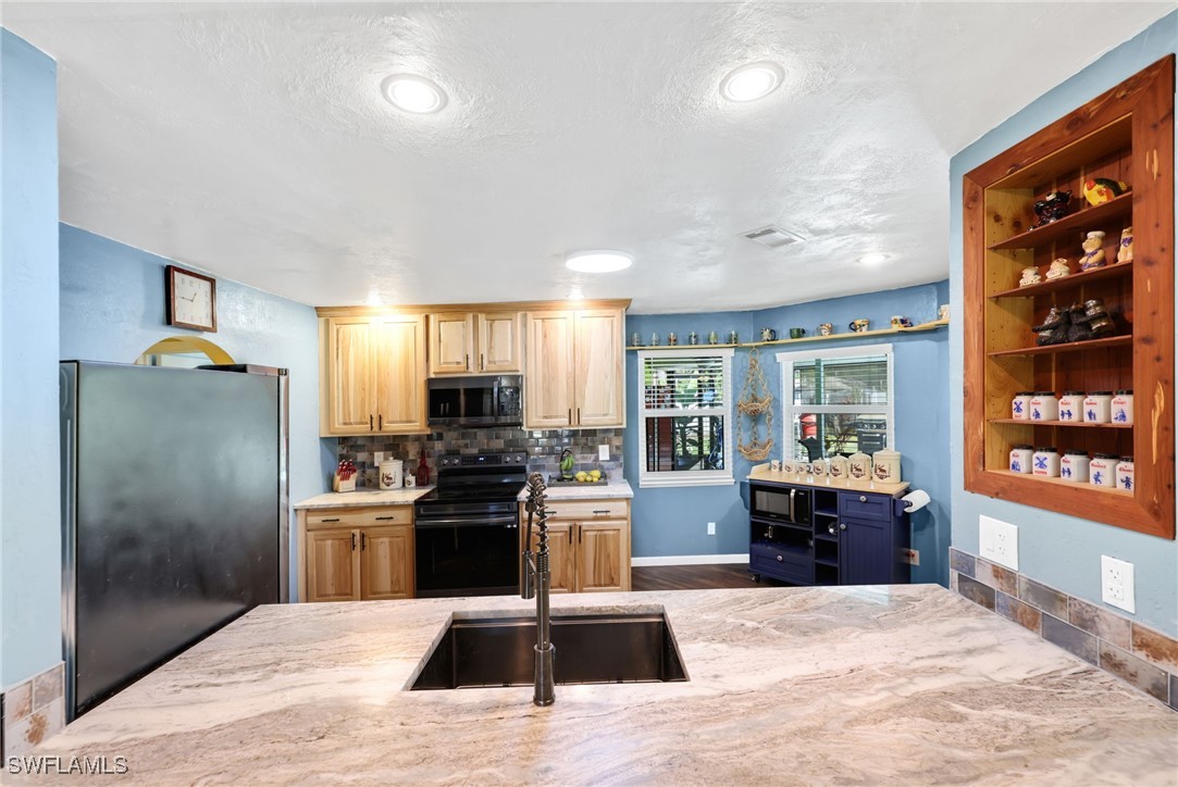 3 Bed Pool Home for Sale in Lehigh Acres, photo 13