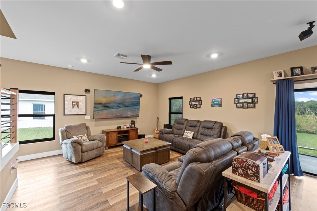 3 Bed SingleFamilyResidence for Sale in Lehigh Acres, photo 13
