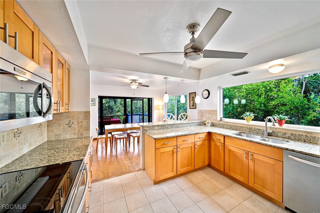 4 Bed SingleFamilyResidence for Sale in Sanibel Bayous, photo 13