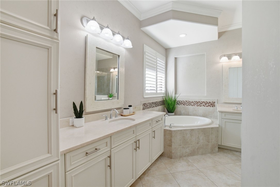 3 Bed SingleFamilyResidence for Sale in Naples, photo 13