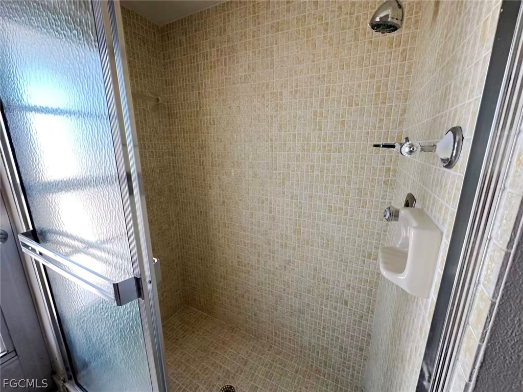 3 Bed SingleFamilyResidence for Sale in Cape Coral, photo 13