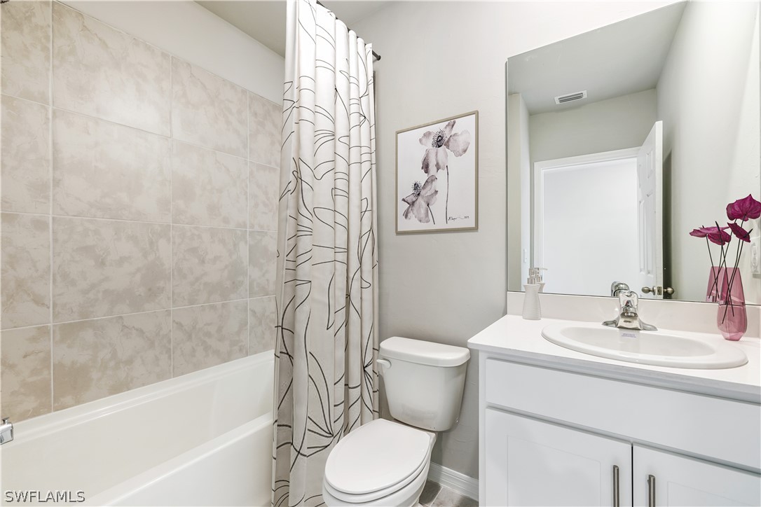 4 Bed SingleFamilyResidence for Sale in Lehigh Acres, photo 13