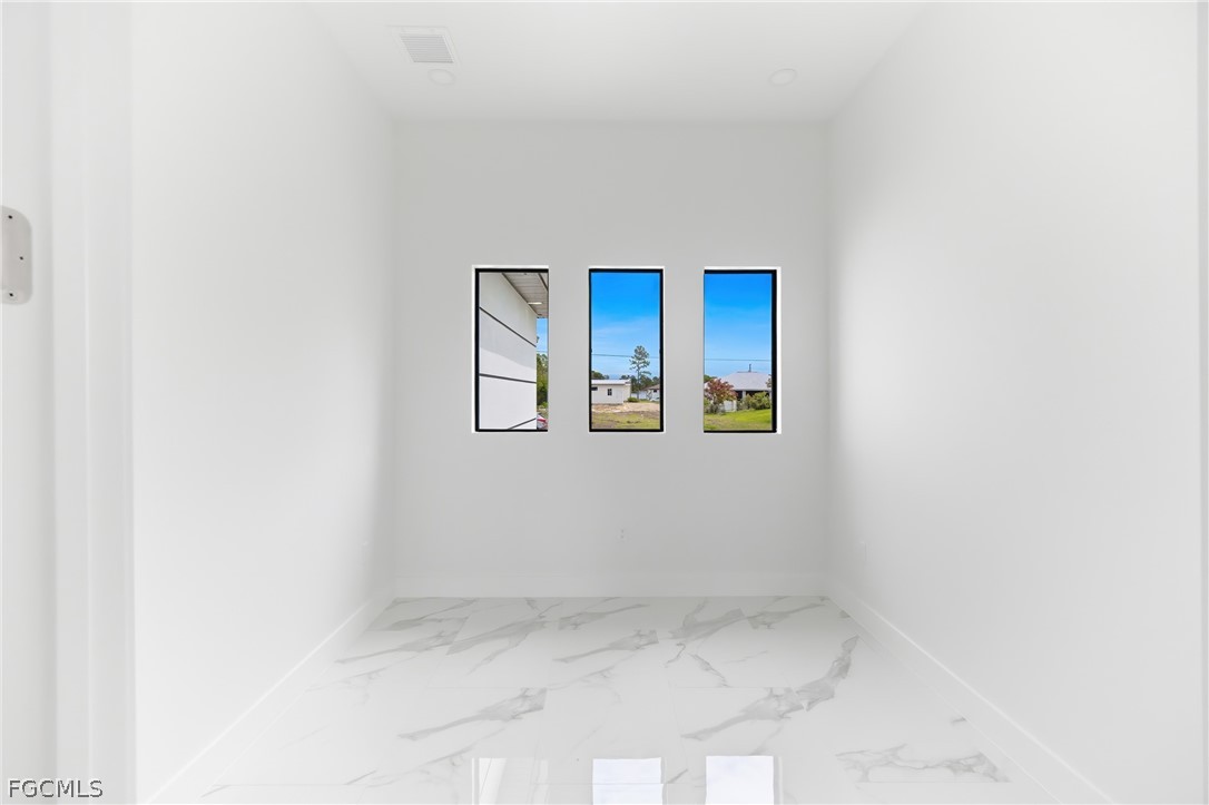 3 Bed SingleFamilyResidence for Sale in Lehigh Acres, photo 13