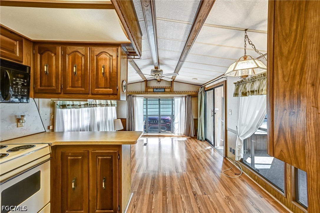 1 Bed ManufacturedHome for Sale in Estero, photo 13