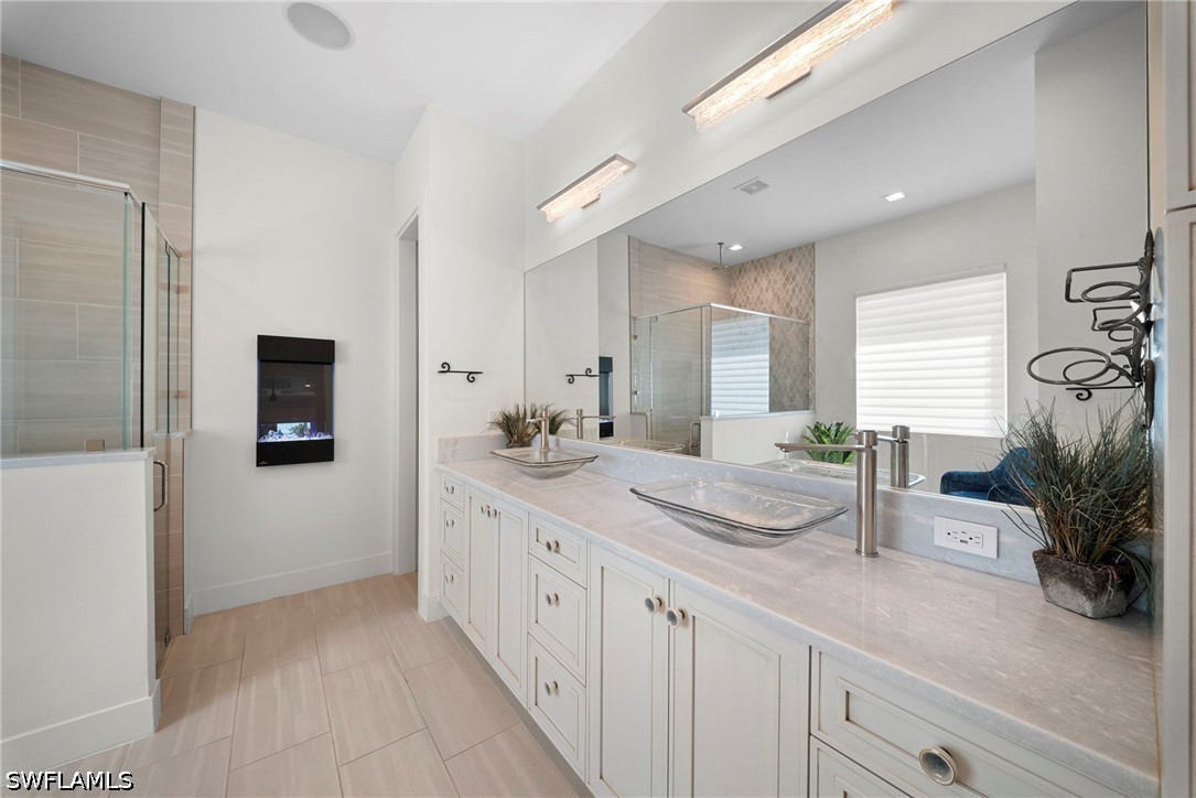 3 Bed Pool Home for Sale in Sapphire Cove, photo 13