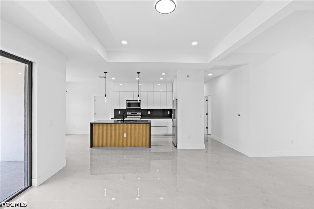 4 Bed SingleFamilyResidence for Sale in Lehigh Acres, photo 13