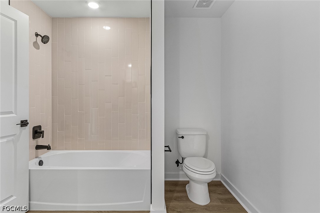 3 Bed SingleFamilyResidence for Sale in Mirror Lakes, photo 13