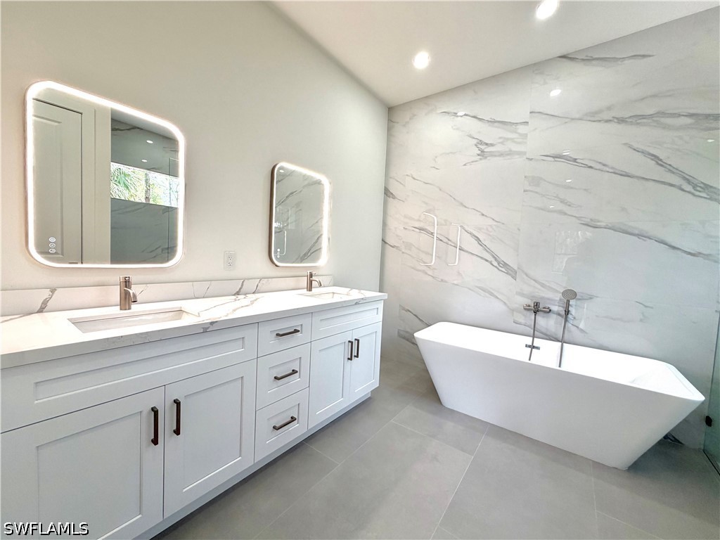 4 Bed SingleFamilyResidence for Sale in Naples, photo 13