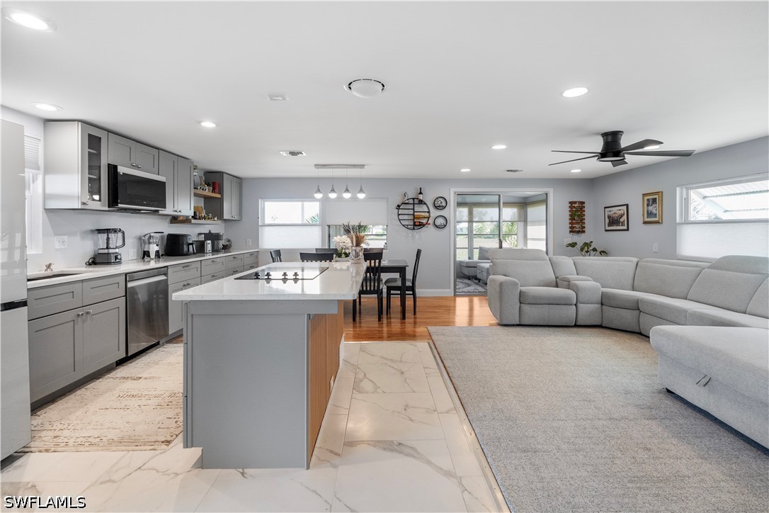 2 Bed ManufacturedHome for Sale in Naples, photo 13