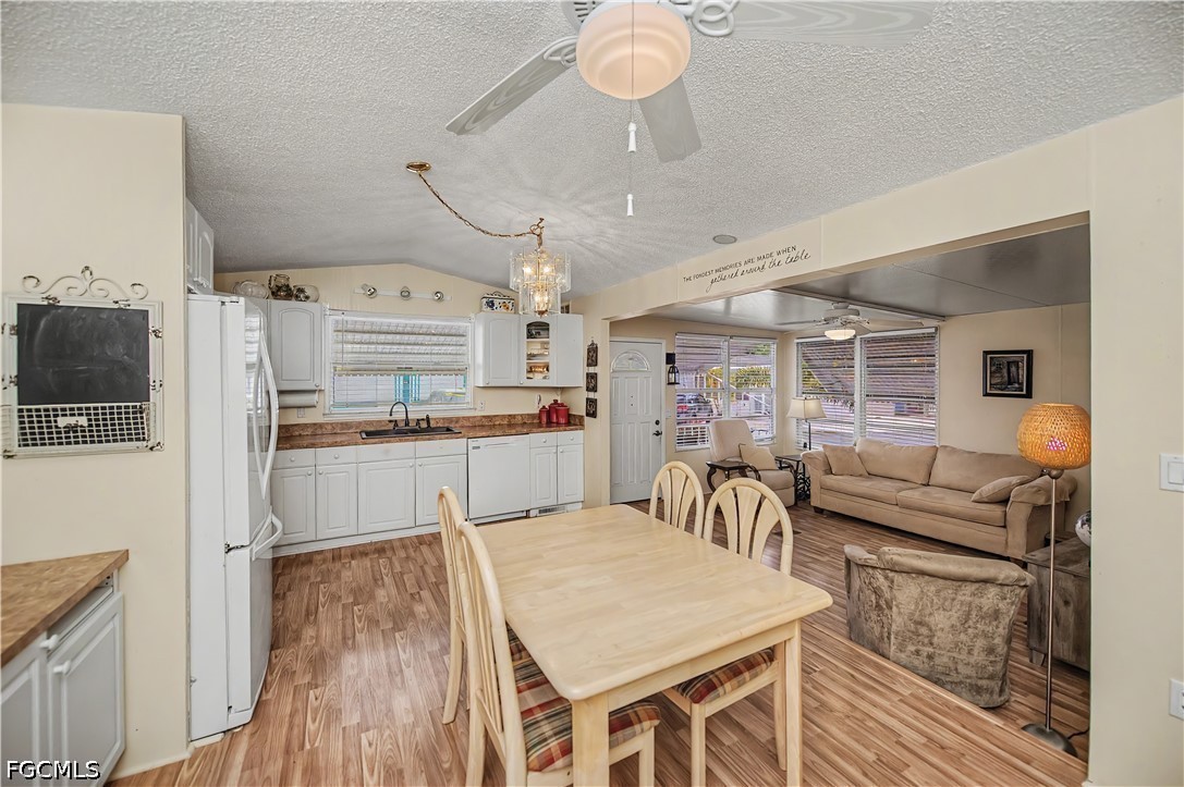 2 Bed ManufacturedHome for Sale in North Fort Myers, photo 13