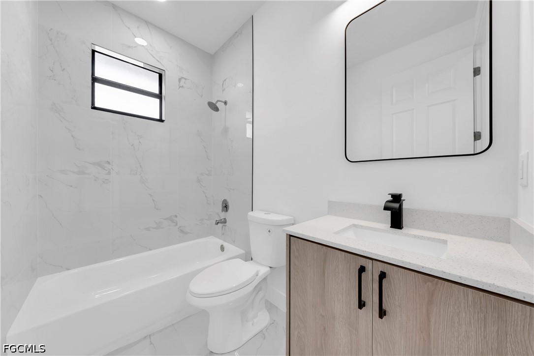 3 Bed SingleFamilyResidence for Sale in Lehigh Acres, photo 13