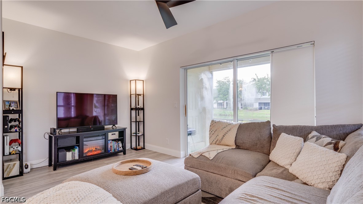 2 Bed Waterfront Home for Sale in Fort Myers, photo 13