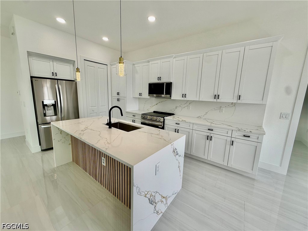 4 Bed SingleFamilyResidence for Sale in Lehigh Acres, photo 13