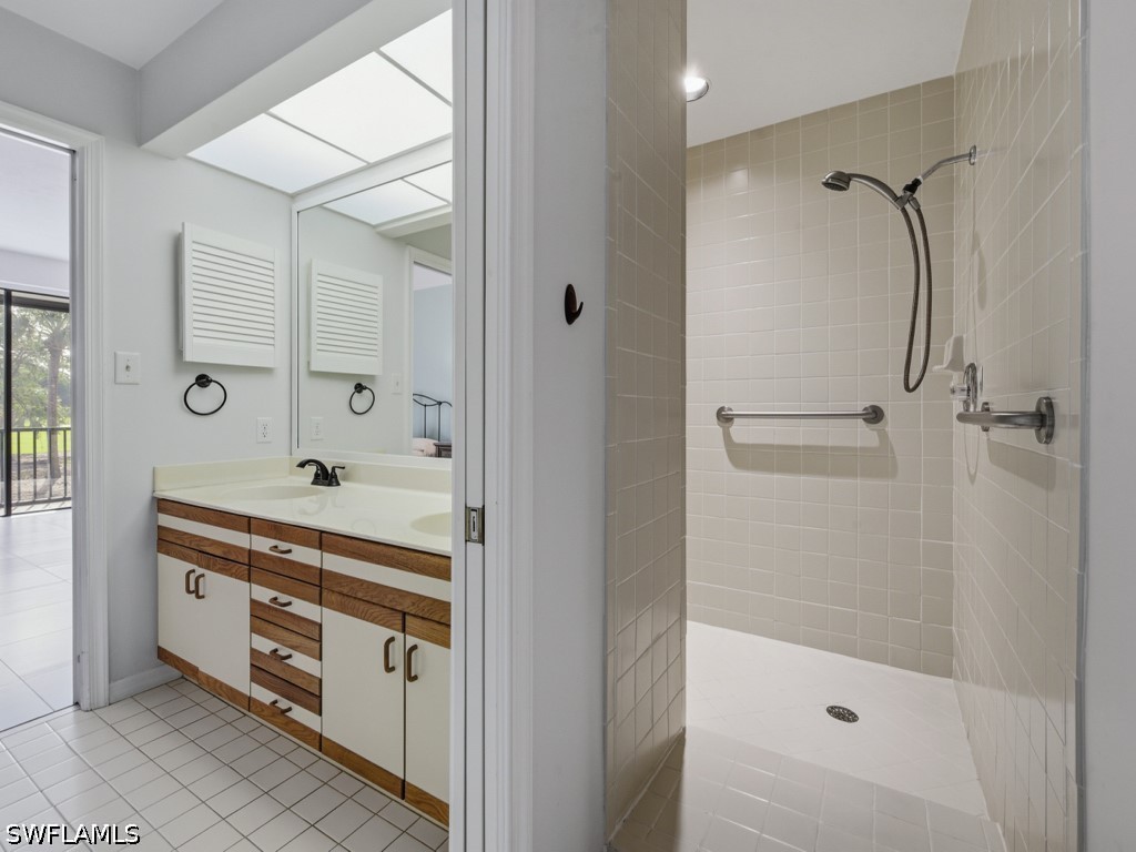 2 Bed Condominium for Sale in Eagle Creek, photo 13