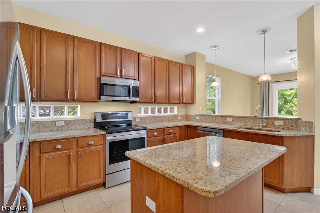 4 Bed SingleFamilyResidence for Sale in Fort Myers, photo 13