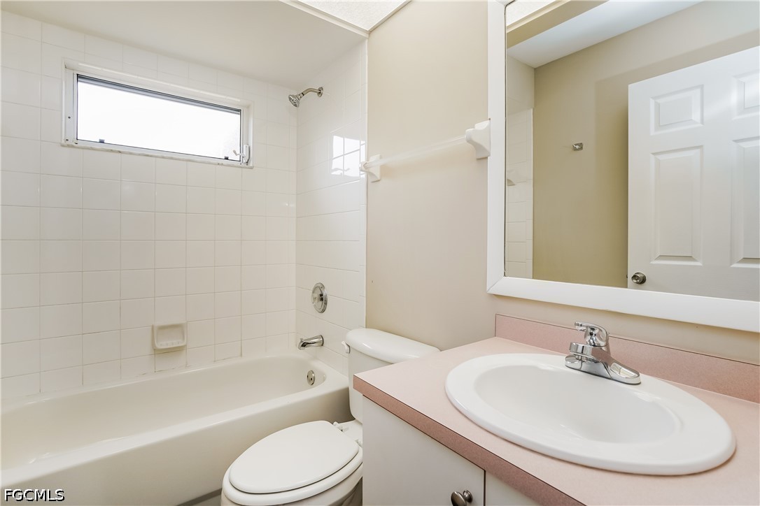 3 Bed SingleFamilyResidence for Sale in Cape Coral, photo 13