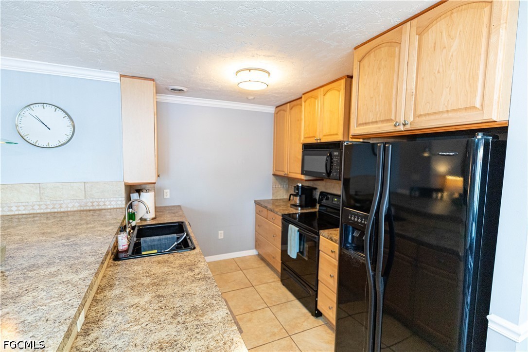 2 Bed Waterfront Home for Sale in Fort Myers, photo 13
