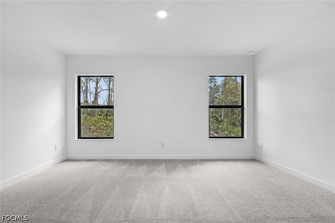 4 Bed SingleFamilyResidence for Sale in Mirror Lakes, photo 13
