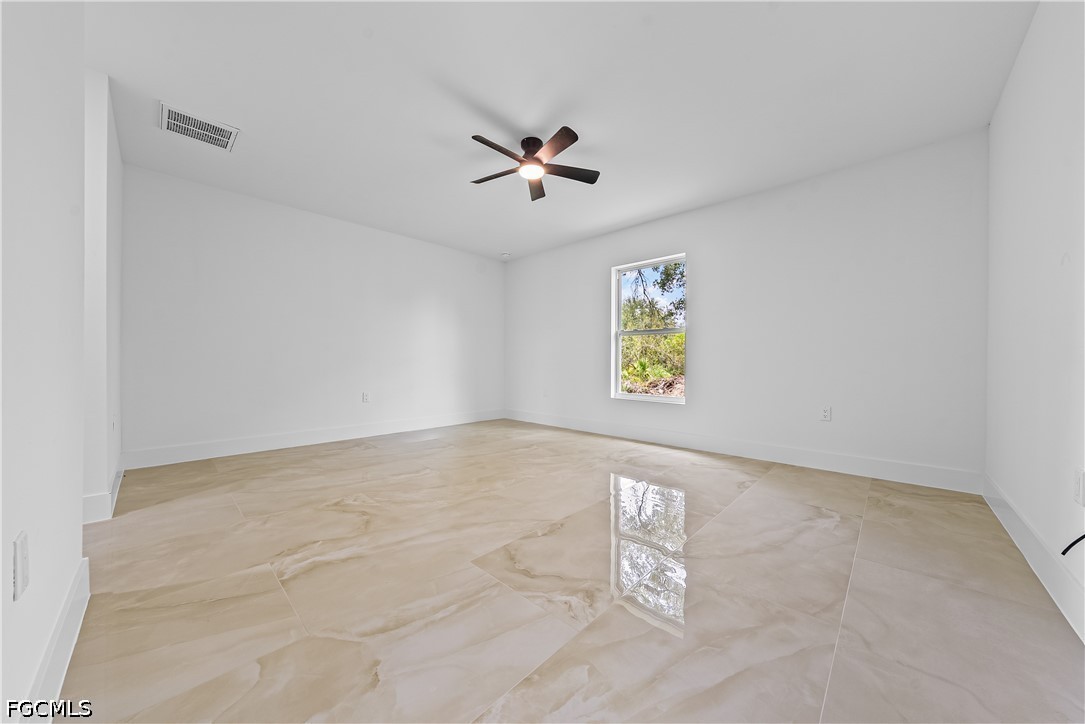 4 Bed SingleFamilyResidence for Sale in Lehigh Acres, photo 13