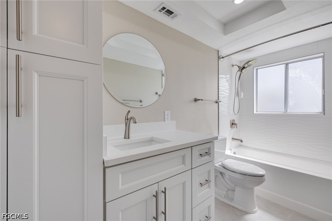 2 Bed Waterfront Home for Sale in Cape Coral, photo 13