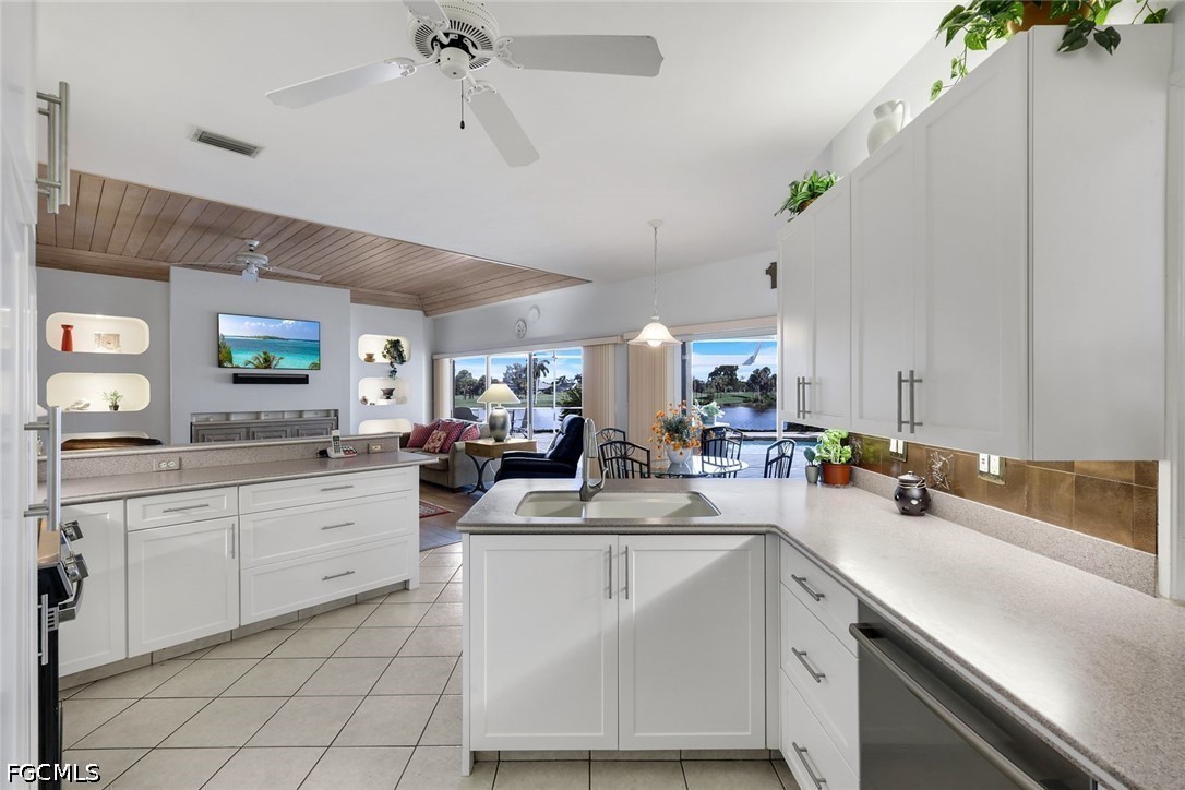 4 Bed Pool Home for Sale in The Forest, photo 13