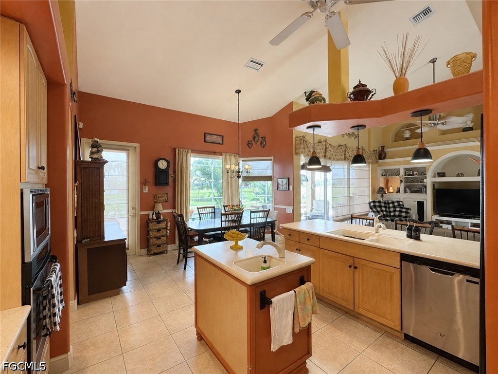 3 Bed Pool Home for Sale in Cape Royal, photo 13