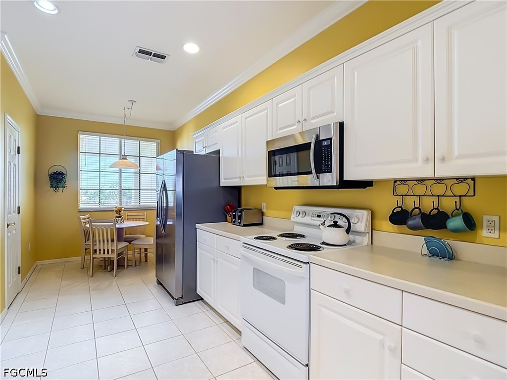 2 Bed Waterfront Home for Sale in Fort Myers, photo 13