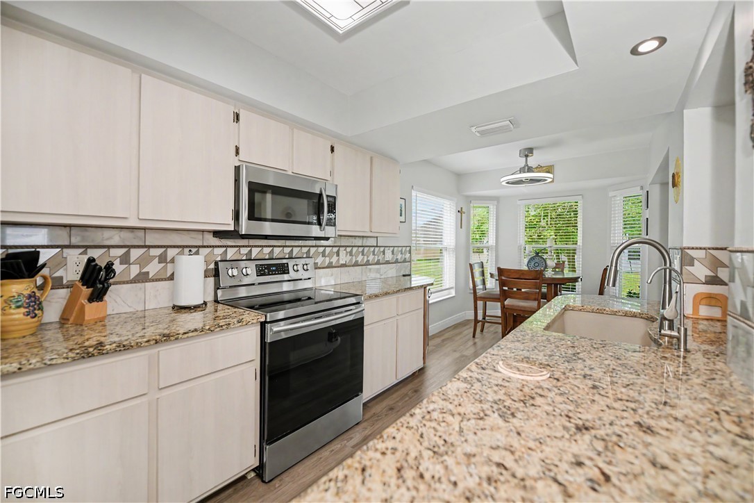 2 Bed SingleFamilyResidence for Sale in North Fort Myers, photo 13