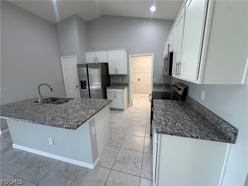3 Bed SingleFamilyResidence for Sale in Cape Coral, photo 13