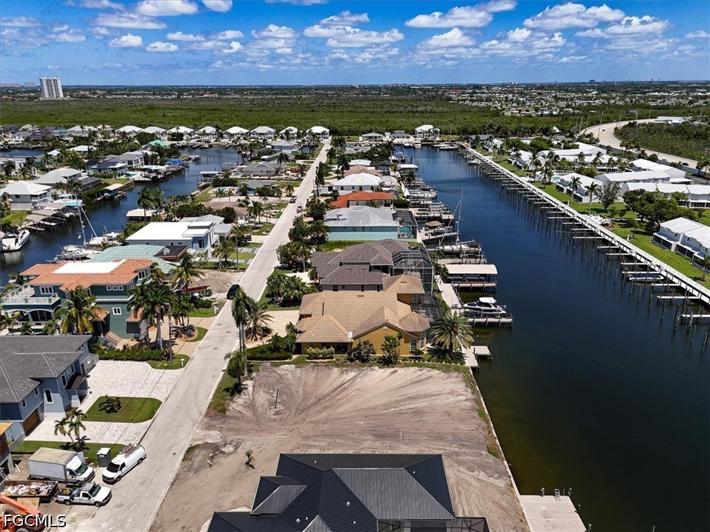 Waterfront Home for Sale in Siesta Isles, photo 13